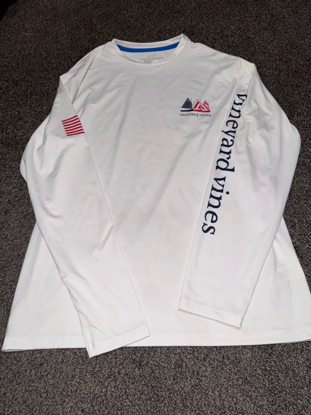 Vineyard Vines Performance Long Sleeve Shirt Men’s M White USA Flag Whale
